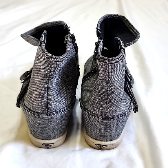 Roxy Booties - Picture 2 of 5